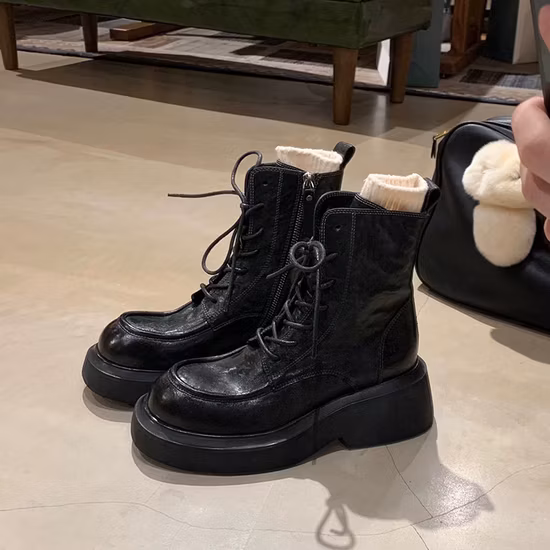 Женские резиновые сапоги в европейском стиле.